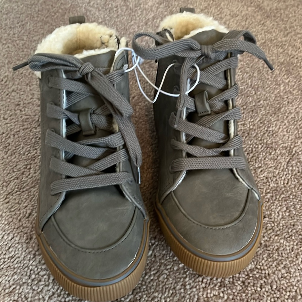 Boys Size 2 Gray Boots NEW
